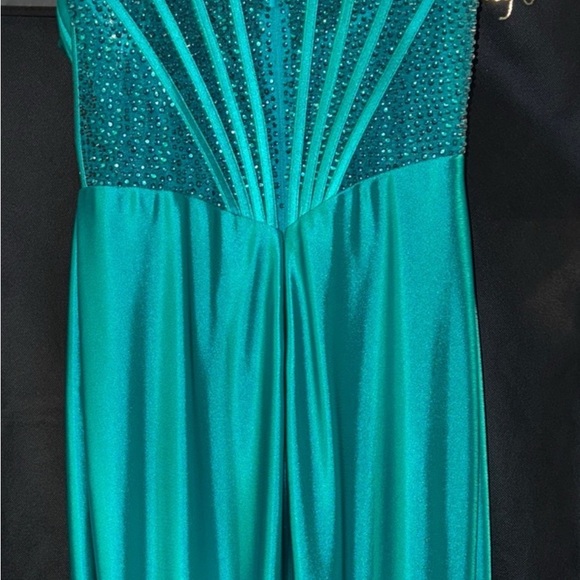 Alyce Paris Black Gown with Shimmering Accents - Picture 3 of 3